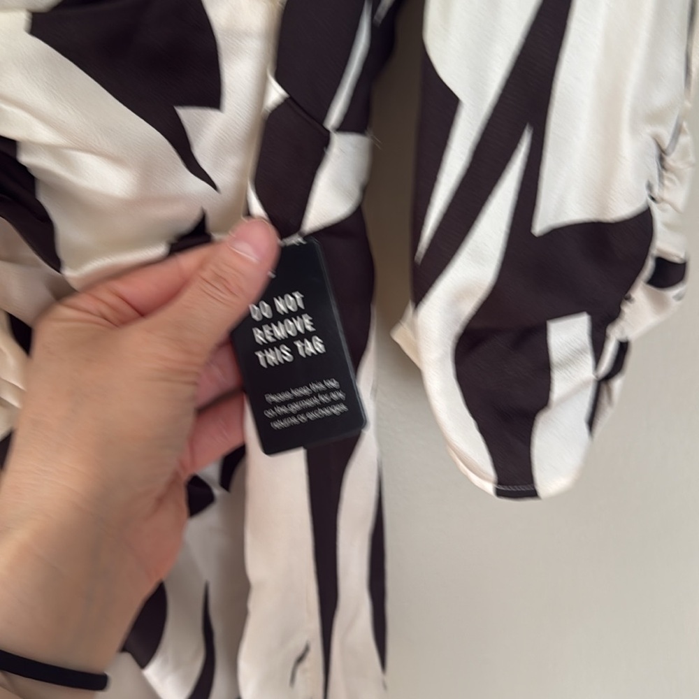 NWOT Express Black and White Wrap Dress with Puff Sleeves S - Picture 3 of 7